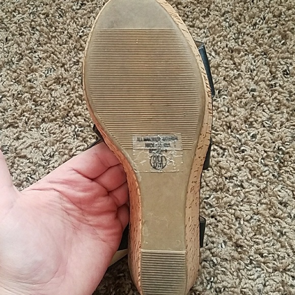 !!black wedges !! Excellent condition! - Picture 4 of 5